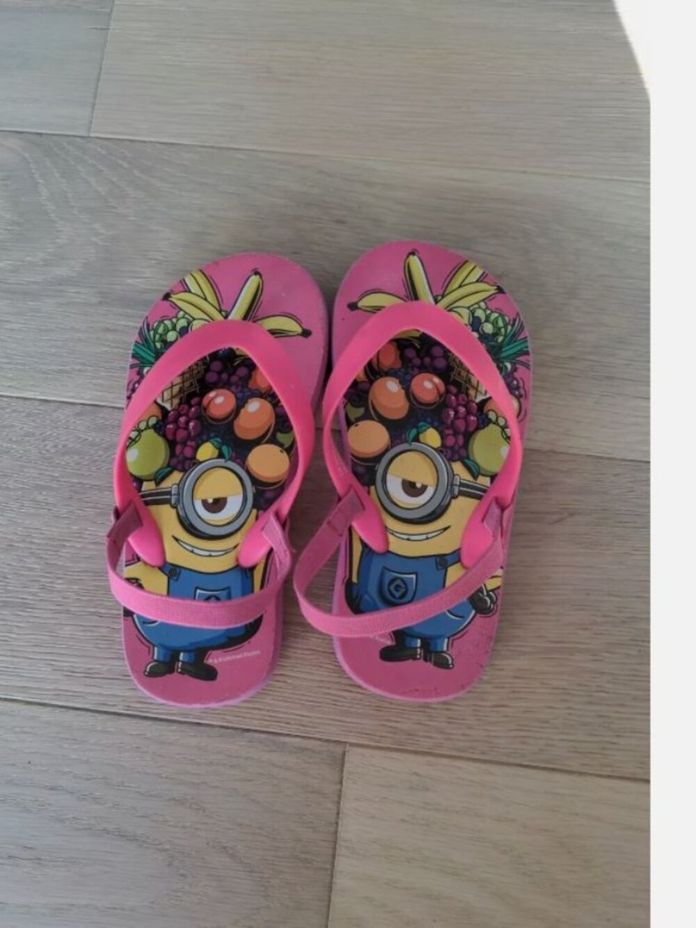 H&M Despicable Me Minion Made Sandals Flip Flops Girls 9-9.5 Toddler